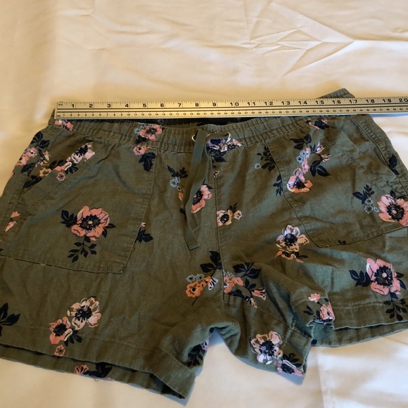 Women’s Nautica size large green floral linen shorts with front pockets - Picture 7 of 9